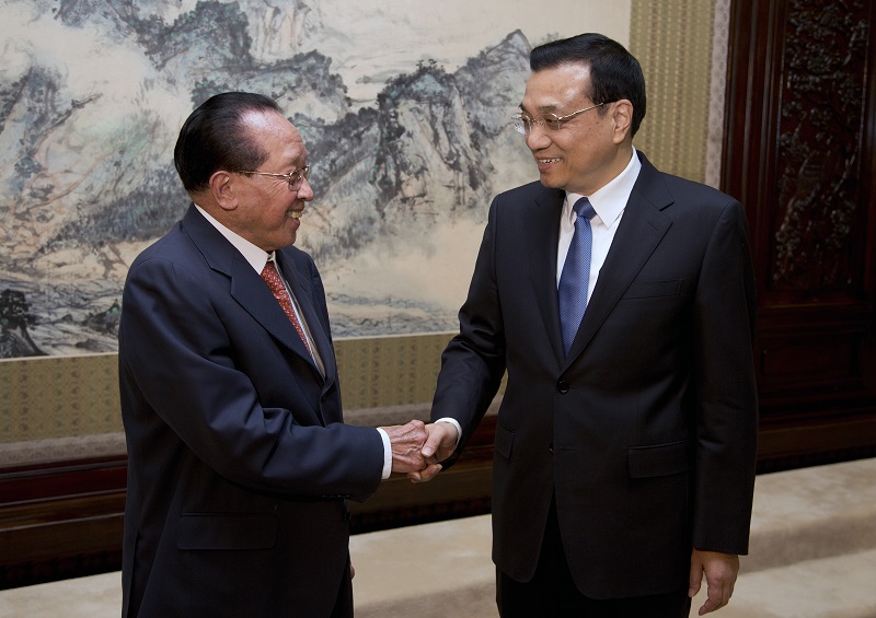 Chinese Premier Li Keqiang (R) shakes hands with Cambodia's Deputy Prime Minister and Foreign Minister Hor Namhong in Beijing on January 2, 2014. ANDY WONG/AFP/Getty Images.