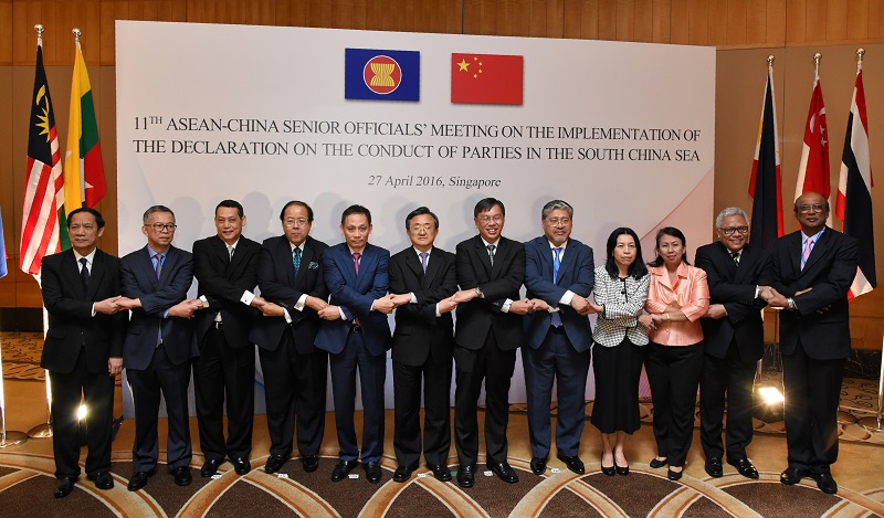China's foreign affairs vice minister, Liu Zhenmin, (sixth from the left) poses with ASEAN delegates at an April 2016 meeting on the implementation of the 2002 Declaration on the Conduct of Parties in the South China Sea. (© ROSLAN RAHMAN/AFP/Getty Images)